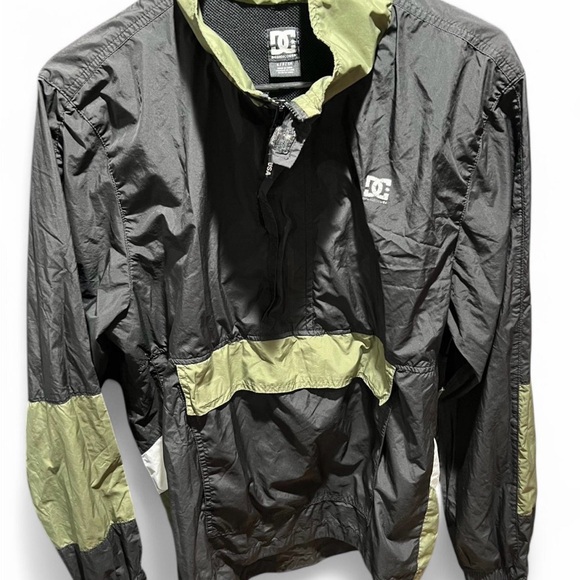 DC Black and Green Windbreaker Lightweight Water-Resistant Jacket - Picture 1 of 3